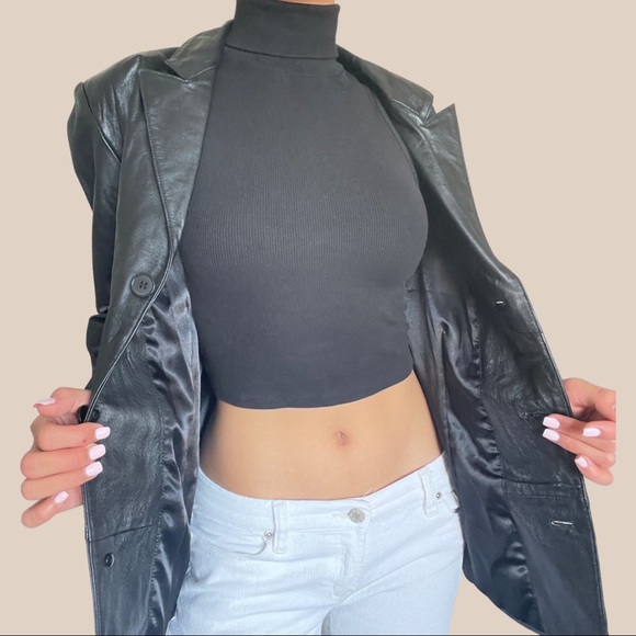 Leather jacket 🖤 - Picture 2 of 4